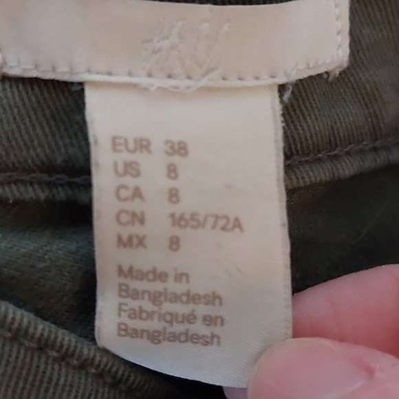 H&M Green Shorts - Picture 3 of 6